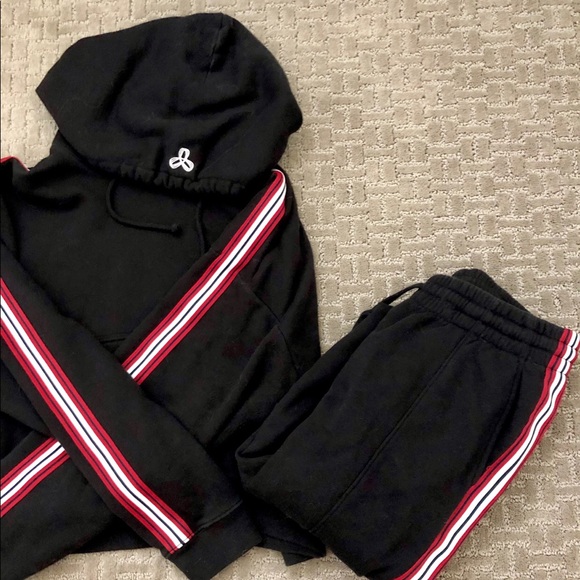 ARITZIA TNA Sweatsuit Full Set Hoodie & Sweats